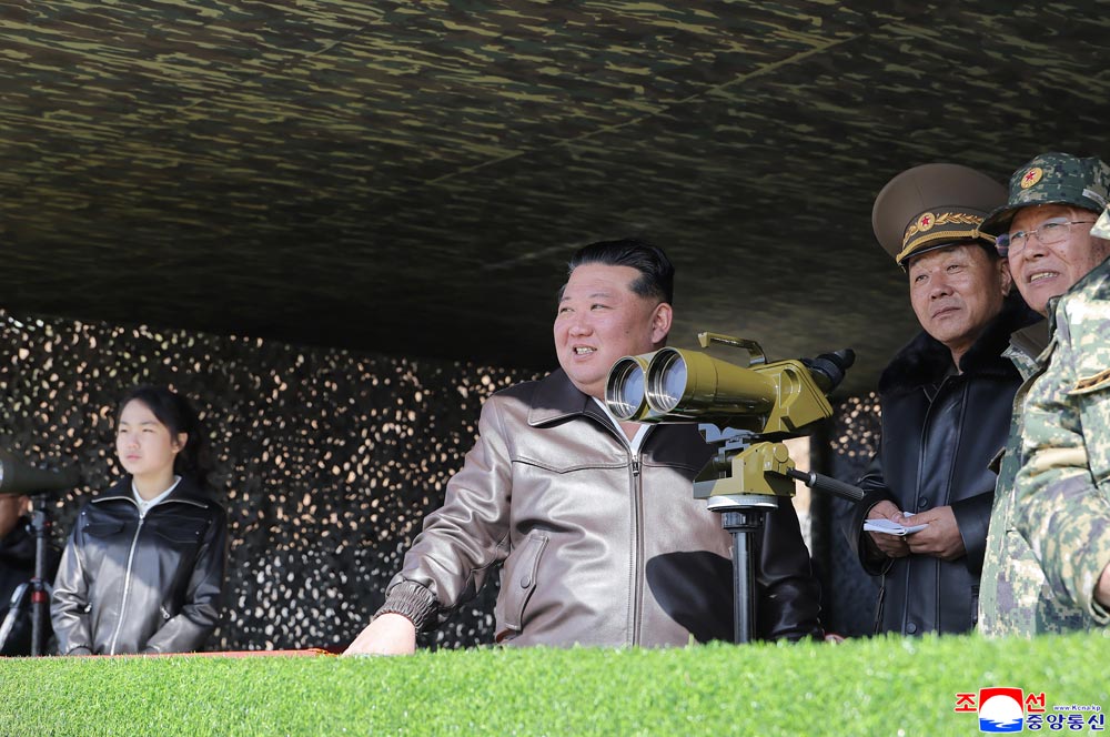 Respected Comrade&nbsp;Kim Jong Un oversees coordinated offensive tactical drill of infantrymen and tankmen