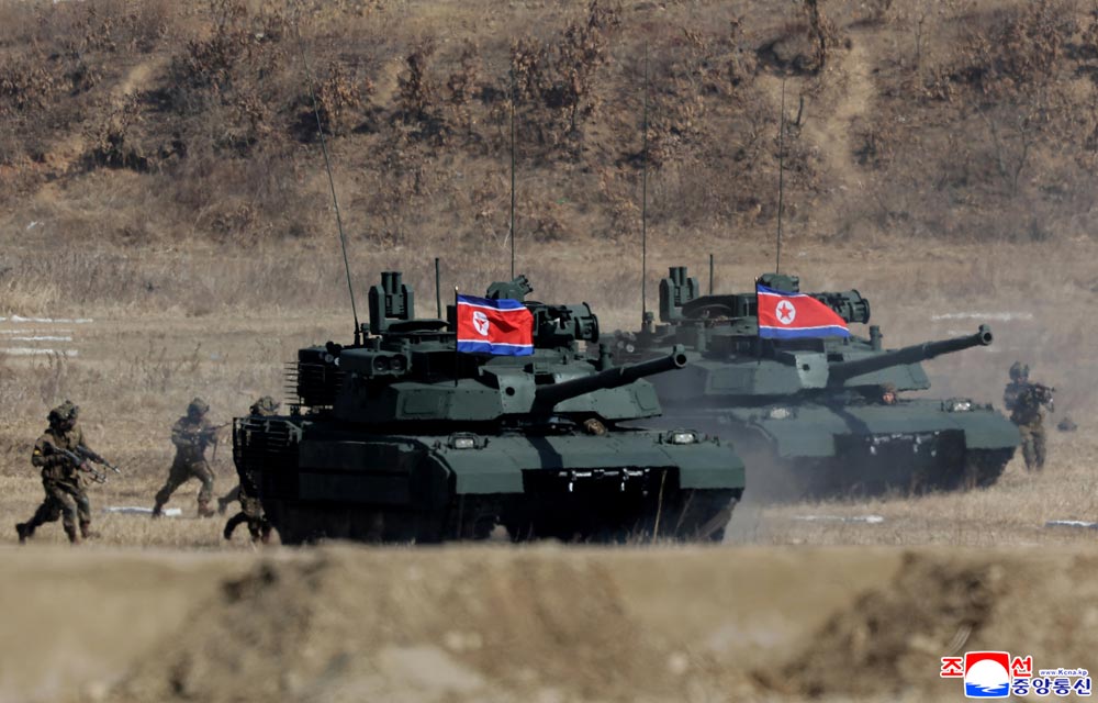 Respected Comrade&nbsp;Kim Jong Un oversees coordinated offensive tactical drill of infantrymen and tankmen