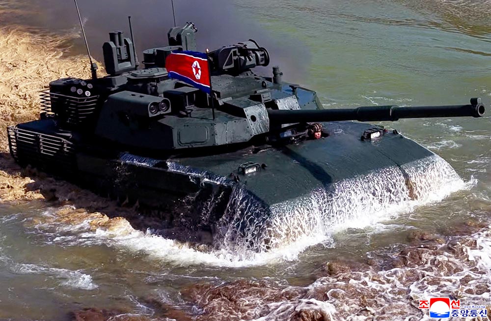 Respected Comrade&nbsp;Kim Jong Un oversees coordinated offensive tactical drill of infantrymen and tankmen