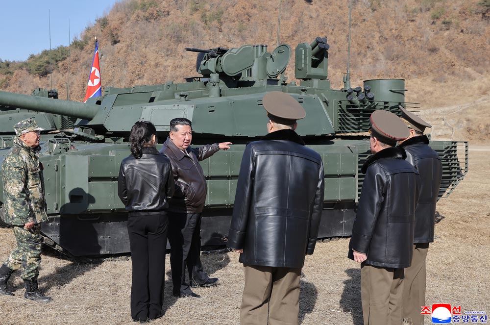 Respected Comrade&nbsp;Kim Jong Un oversees coordinated offensive tactical drill of infantrymen and tankmen