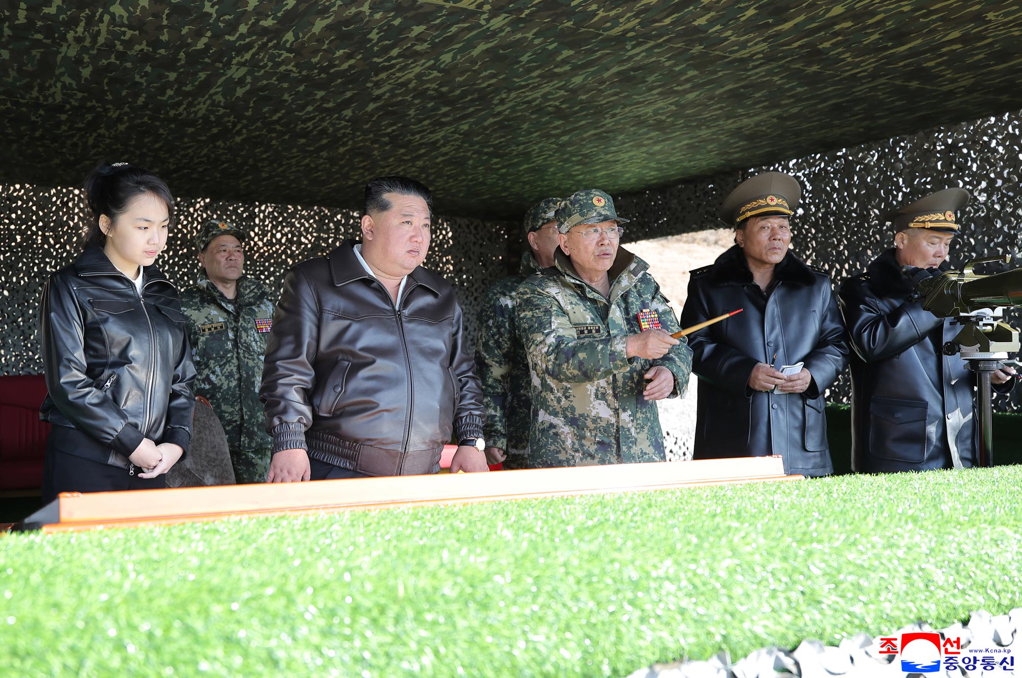 Respected Comrade&nbsp;Kim Jong Un oversees coordinated offensive tactical drill of infantrymen and tankmen