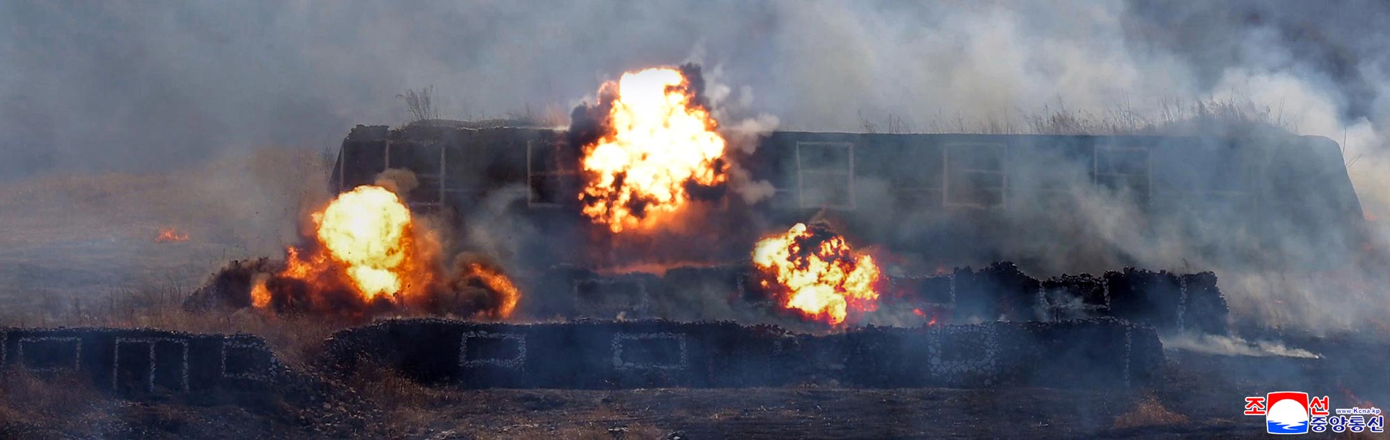 Respected Comrade&nbsp;Kim Jong Un oversees coordinated offensive tactical drill of infantrymen and tankmen