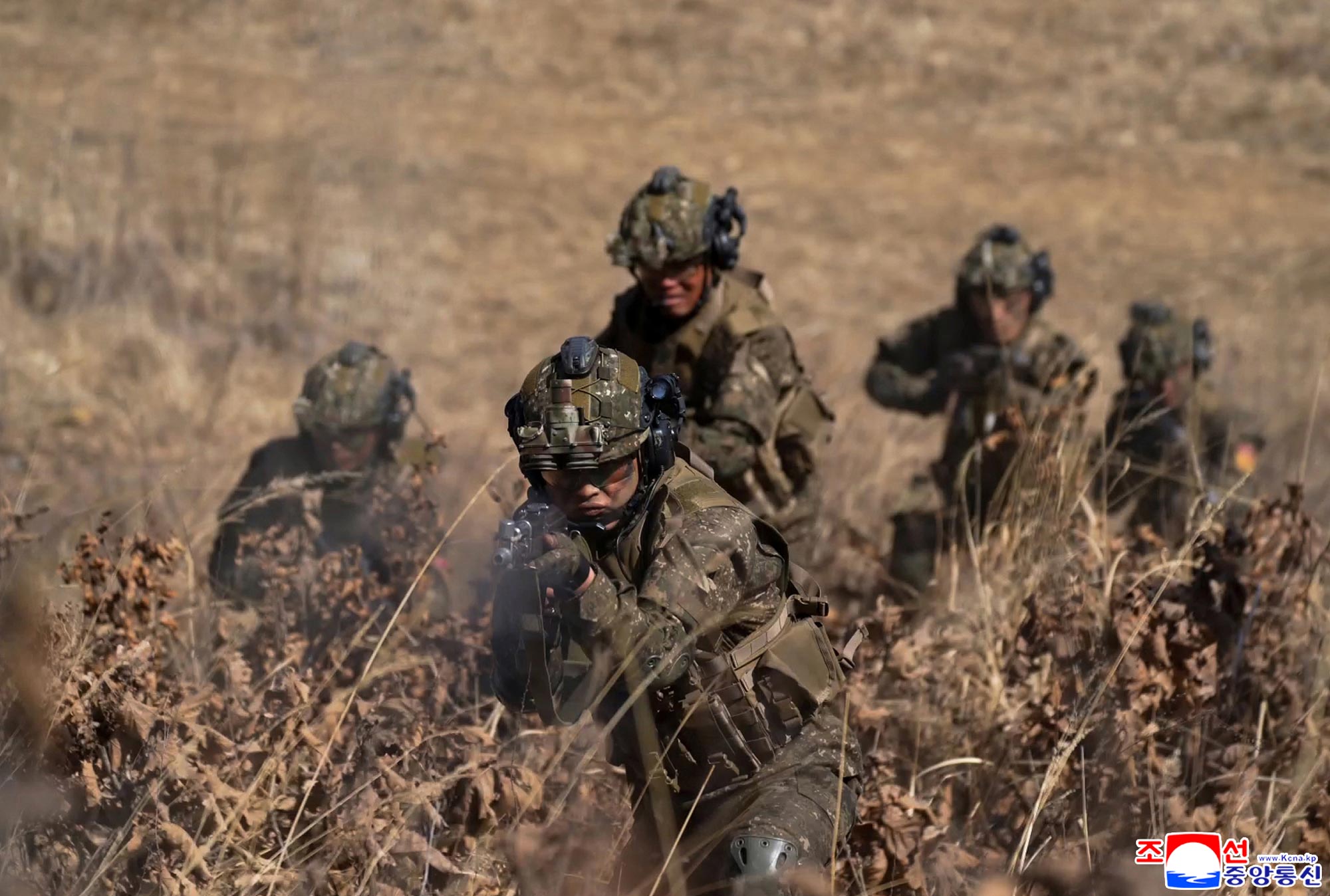 Respected Comrade&nbsp;Kim Jong Un oversees coordinated offensive tactical drill of infantrymen and tankmen