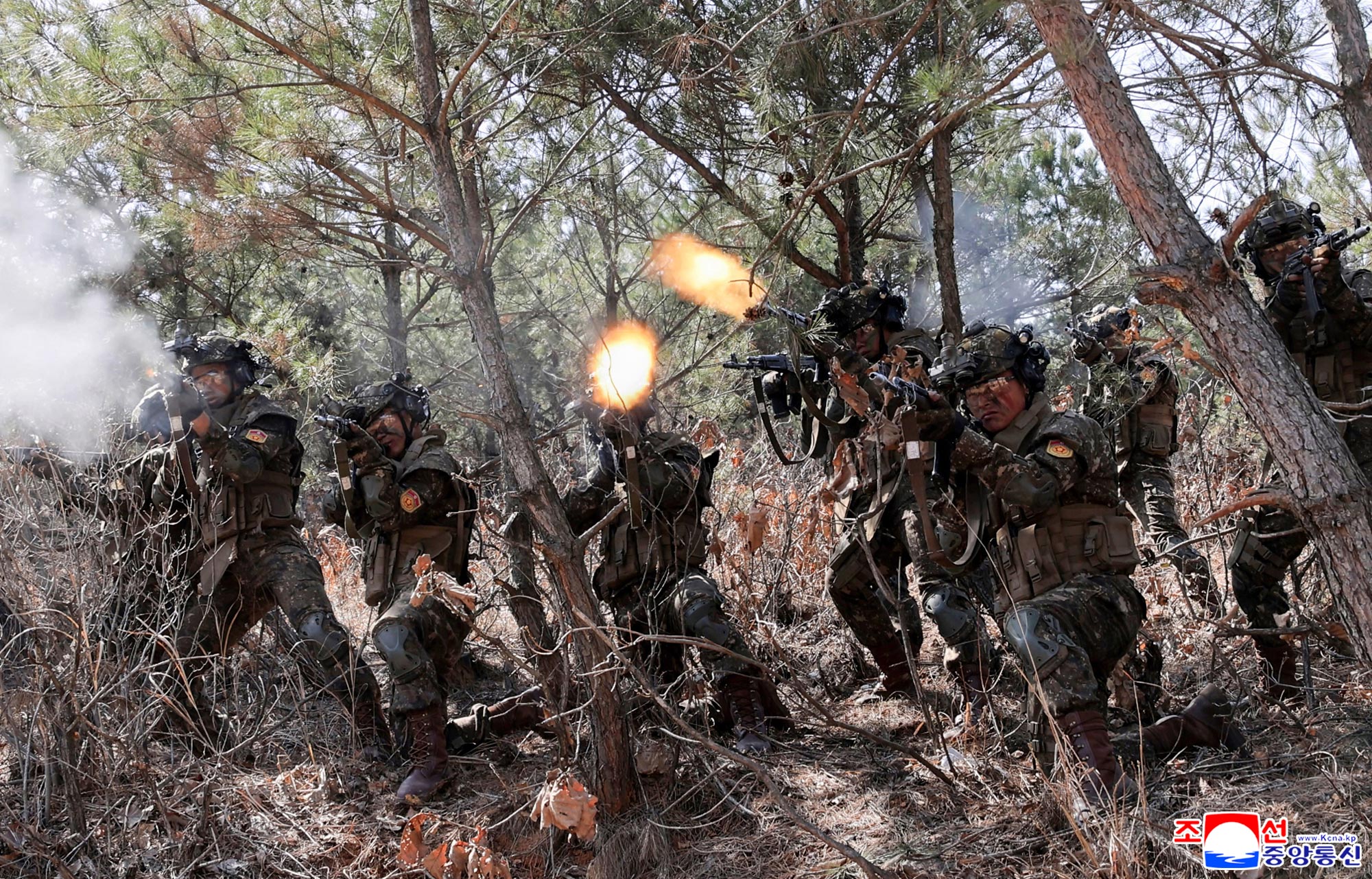 Respected Comrade&nbsp;Kim Jong Un oversees coordinated offensive tactical drill of infantrymen and tankmen