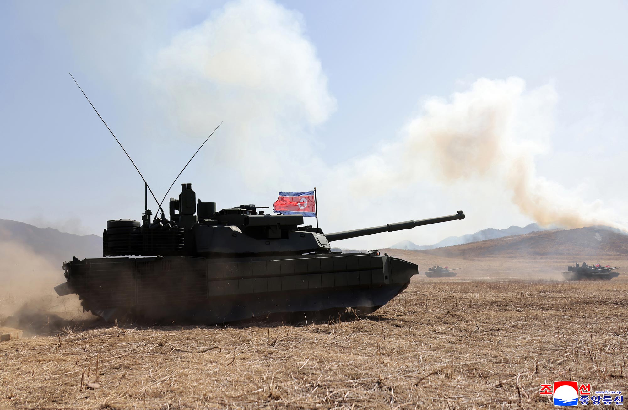 Respected Comrade&nbsp;Kim Jong Un oversees coordinated offensive tactical drill of infantrymen and tankmen