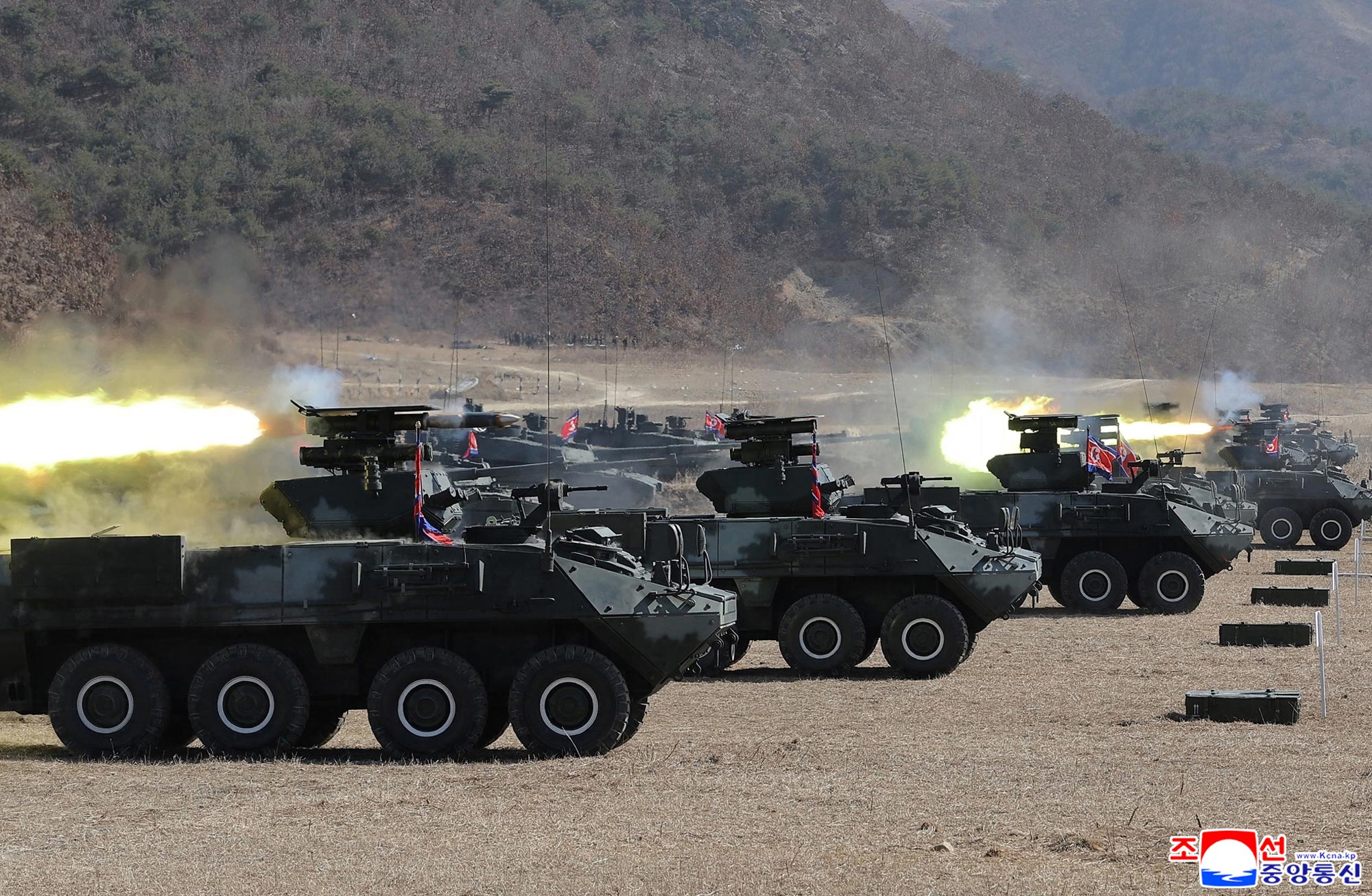 Respected Comrade&nbsp;Kim Jong Un oversees coordinated offensive tactical drill of infantrymen and tankmen