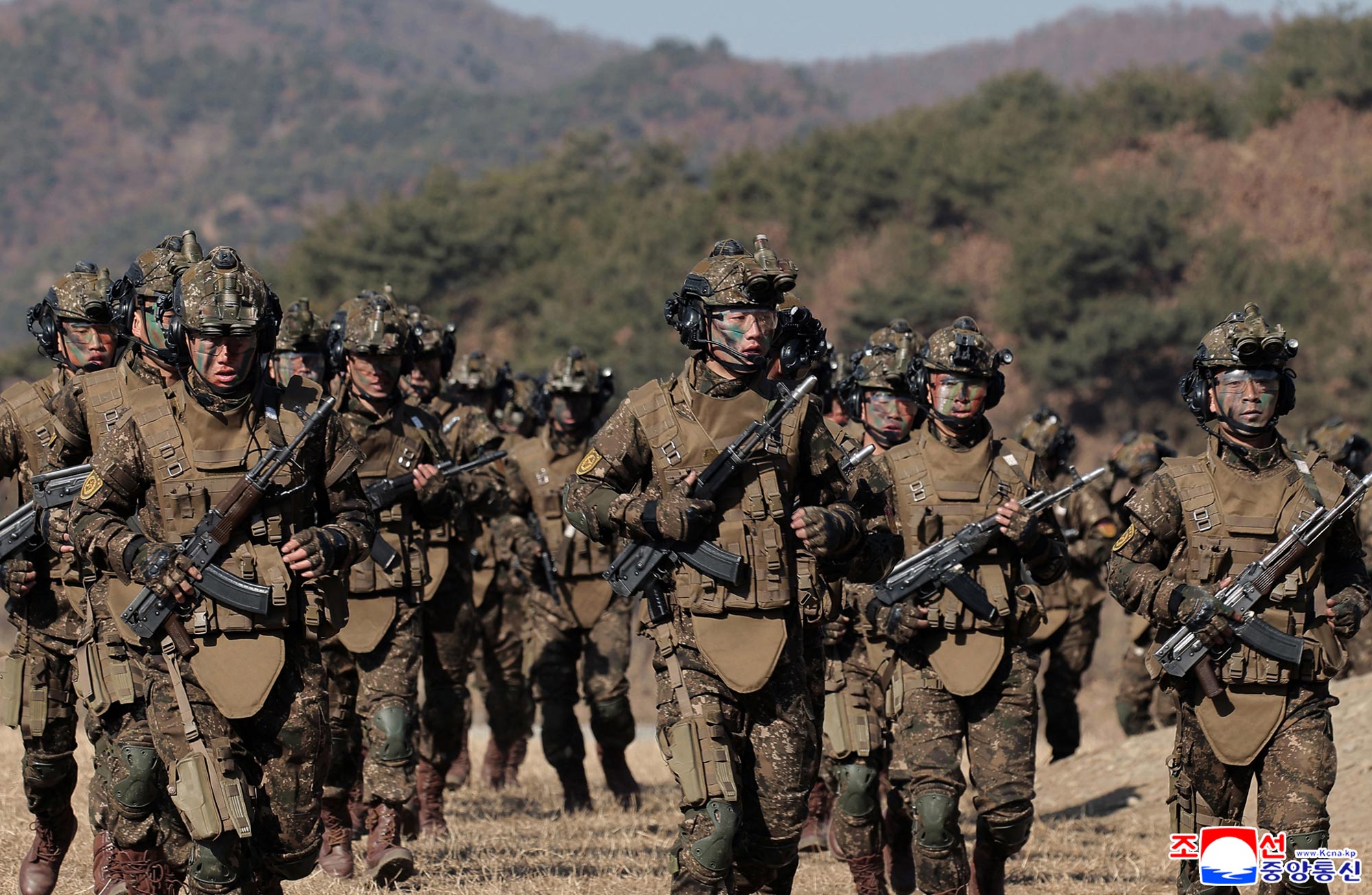 Respected Comrade&nbsp;Kim Jong Un oversees coordinated offensive tactical drill of infantrymen and tankmen
