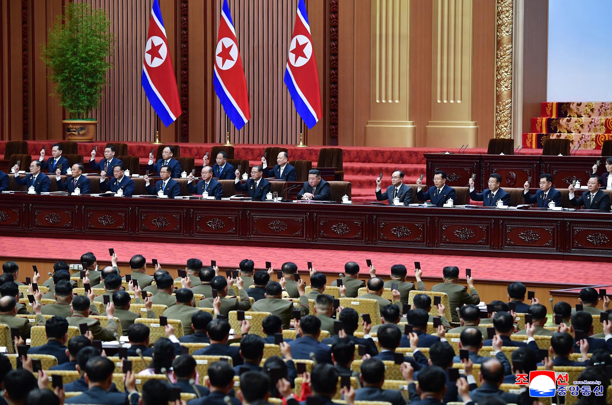 Erster Beratungstag der 1. Tagung der Obersten Volksversammlung der DVR Korea in der XV. Legislaturperiode