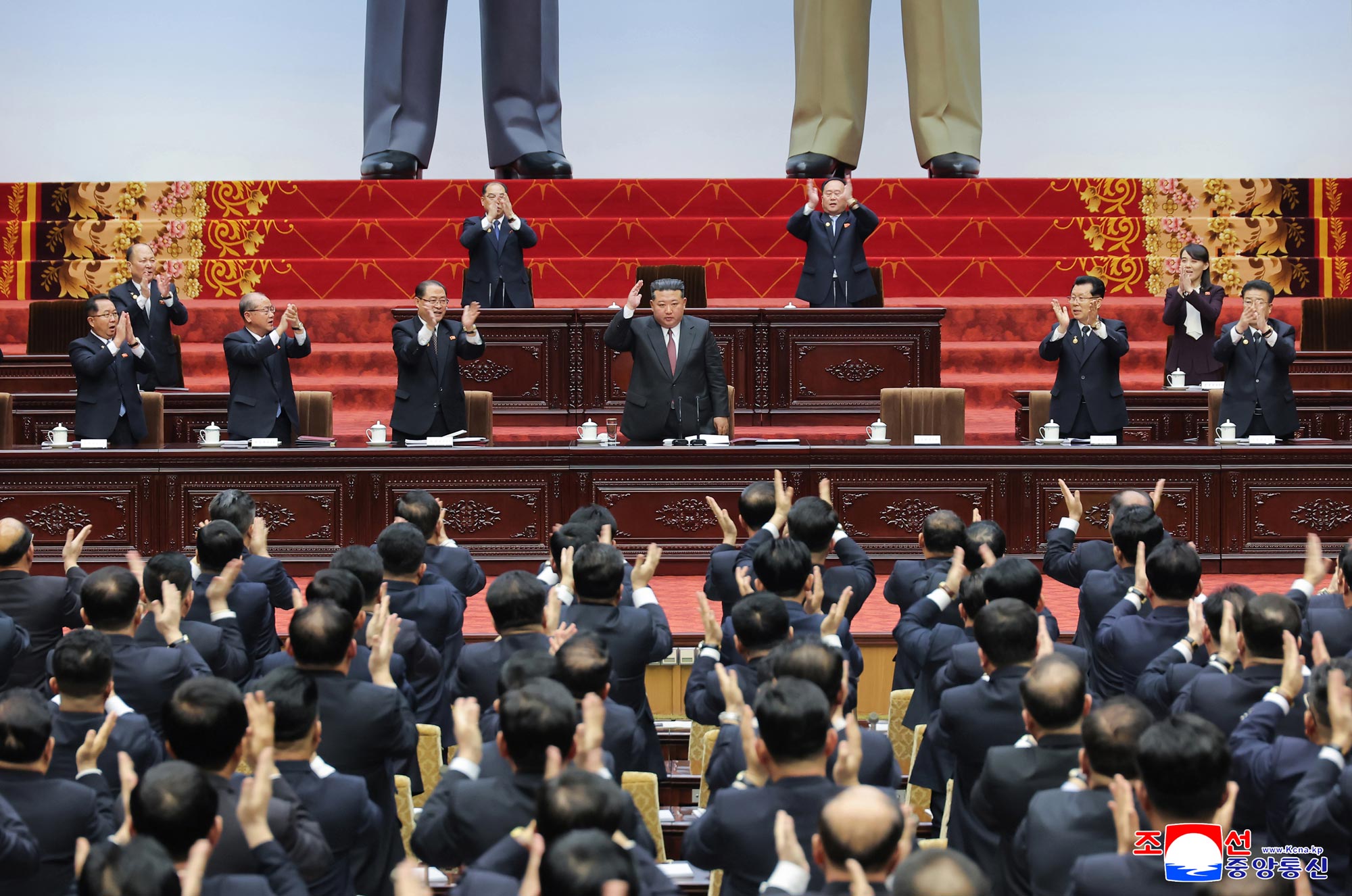 Erster Beratungstag der 1. Tagung der Obersten Volksversammlung der DVR Korea in der XV. Legislaturperiode