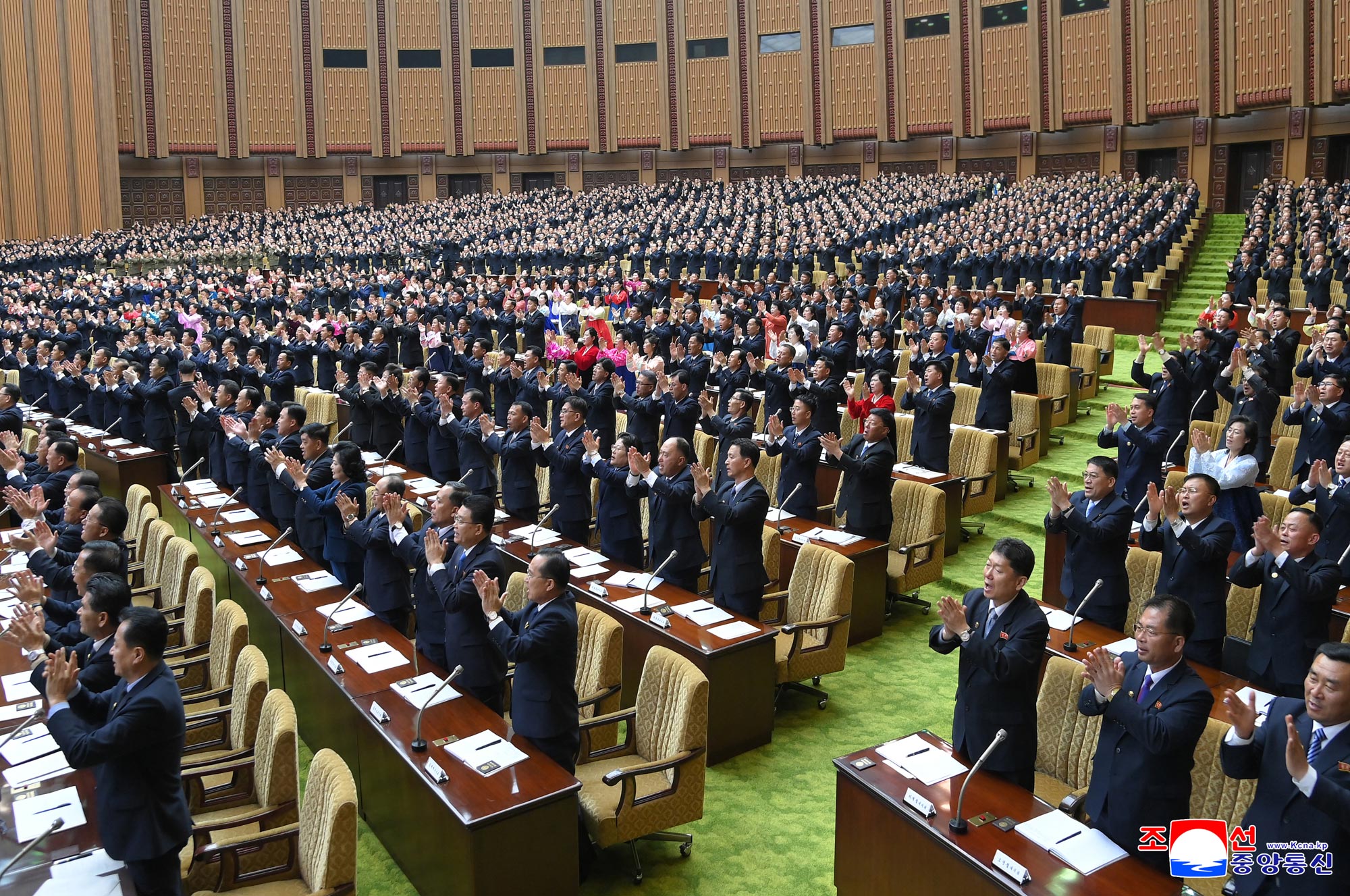 Erster Beratungstag der 1. Tagung der Obersten Volksversammlung der DVR Korea in der XV. Legislaturperiode