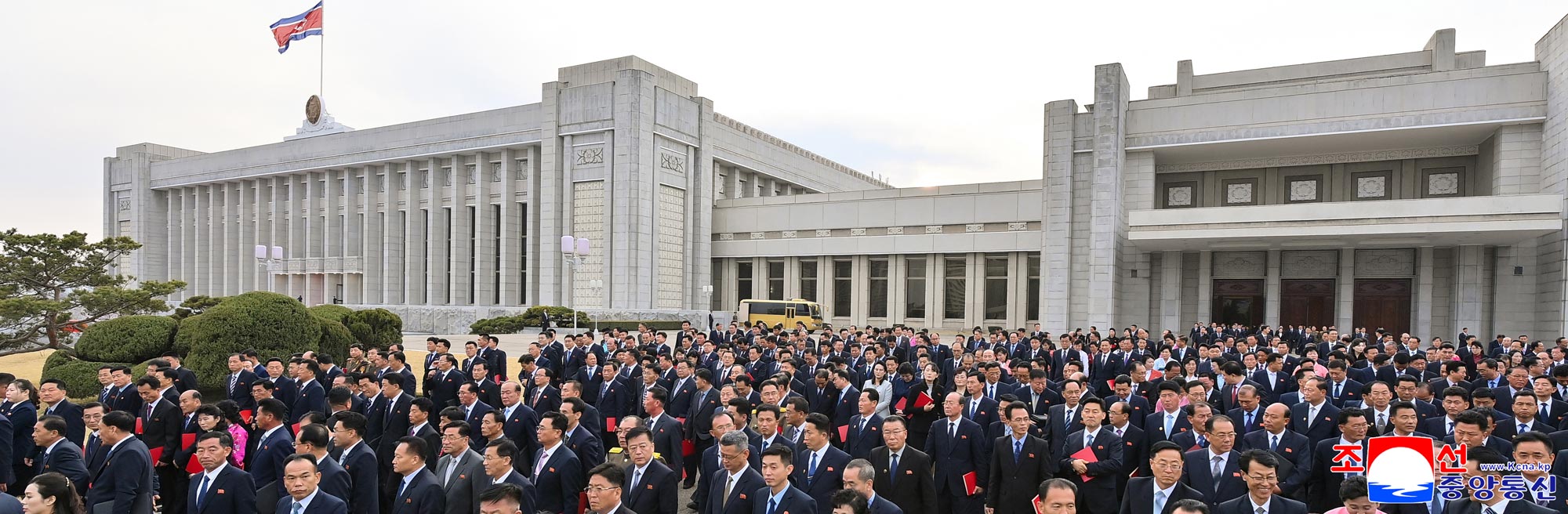 Erster Beratungstag der 1. Tagung der Obersten Volksversammlung der DVR Korea in der XV. Legislaturperiode