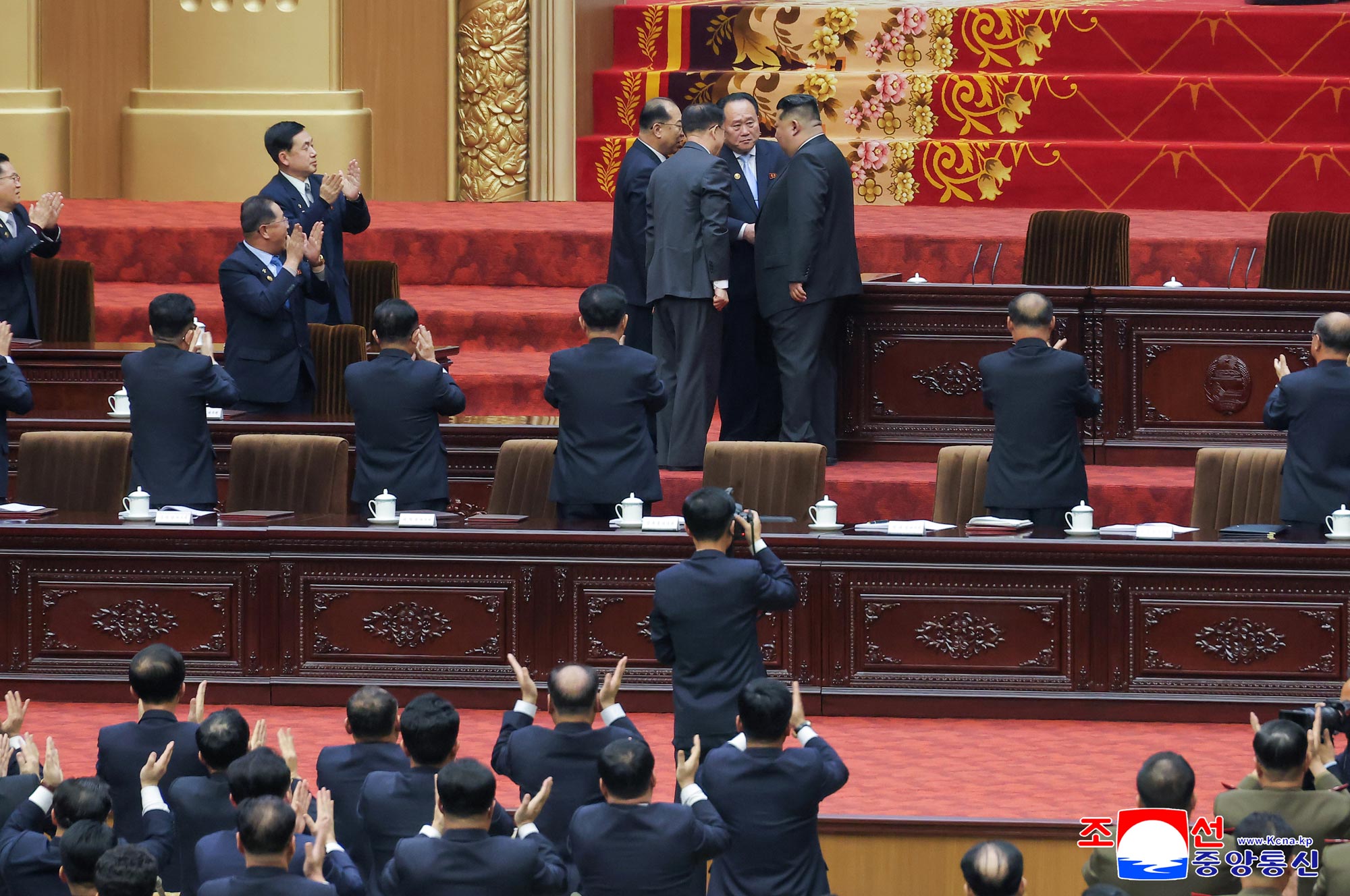 조선민주주의인민공화국 최고인민회의 제15기 제1차회의 2일회의 진행