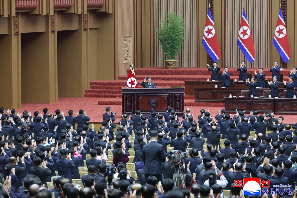 경애하는 김정은동지께서 조선민주주의인민공화국 최고인민회의 제15기 제1차회의에서 시정연설을 하시였다