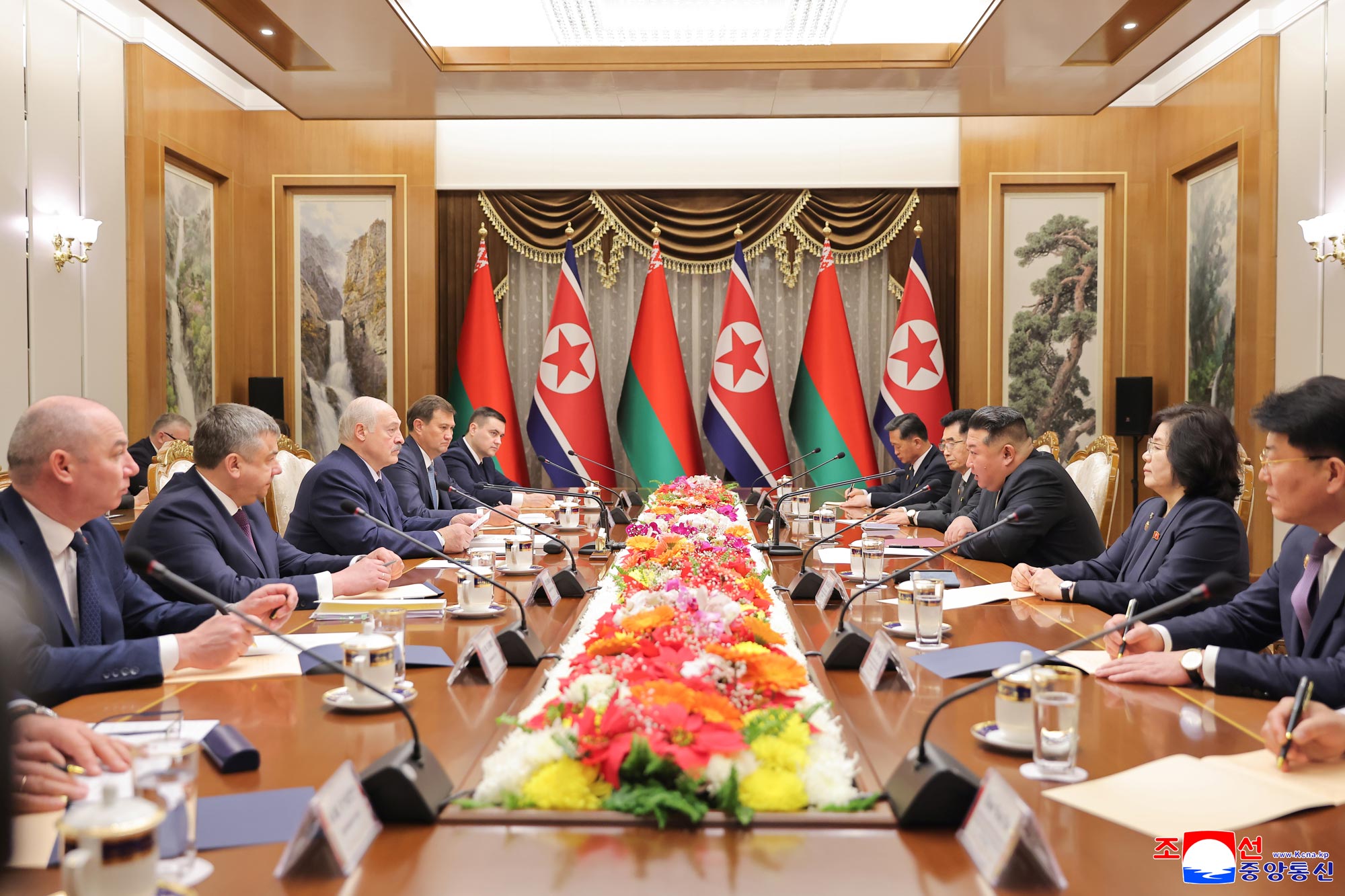 Pourparlers entre le camarade Kim Jong Un, Président des affaires d