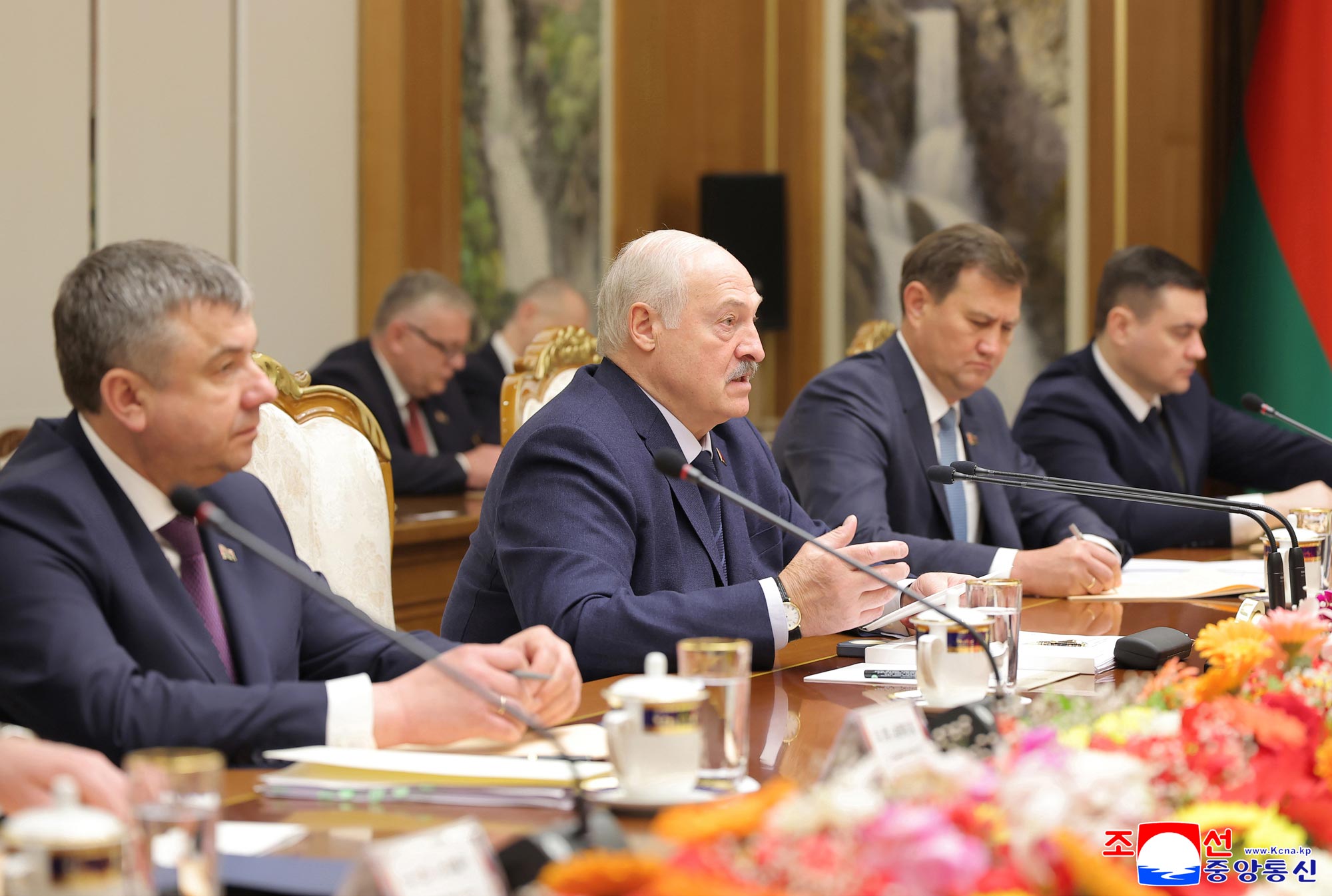 Pourparlers entre le camarade Kim Jong Un, Président des affaires d