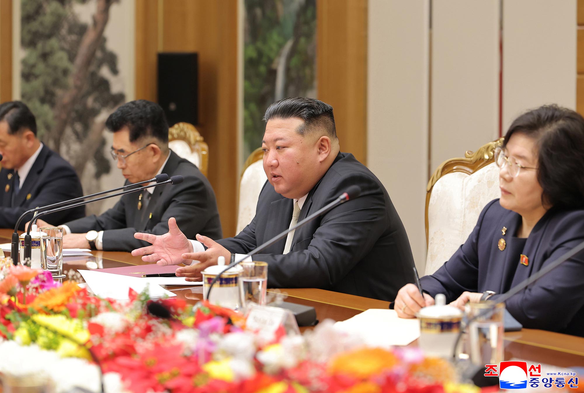 Pourparlers entre le camarade Kim Jong Un, Président des affaires d