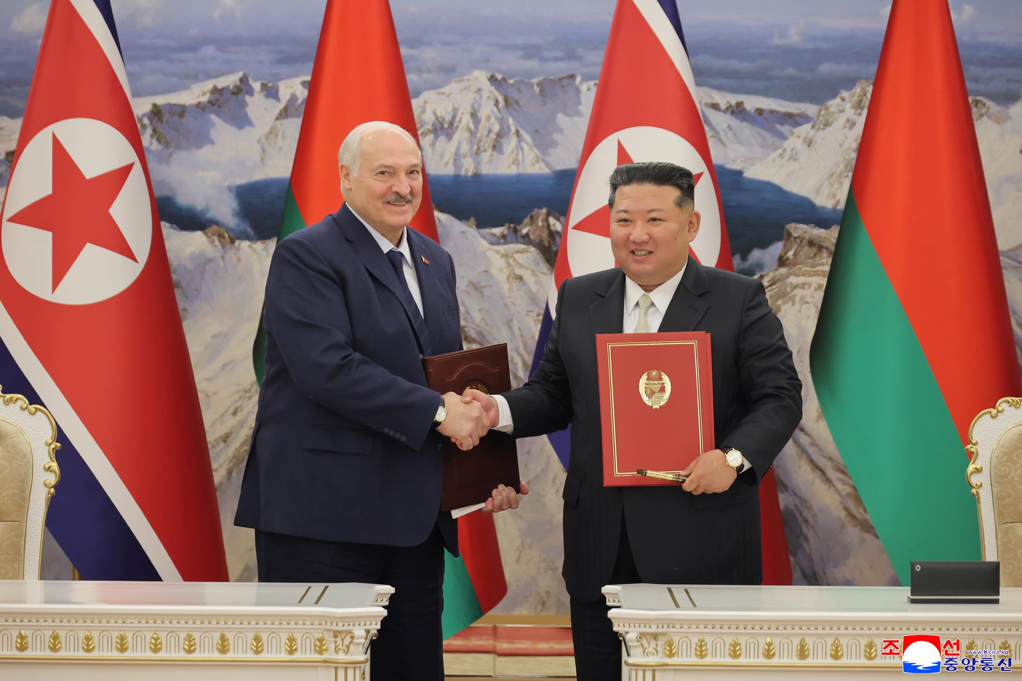 Pourparlers entre le camarade Kim Jong Un, Président des affaires d