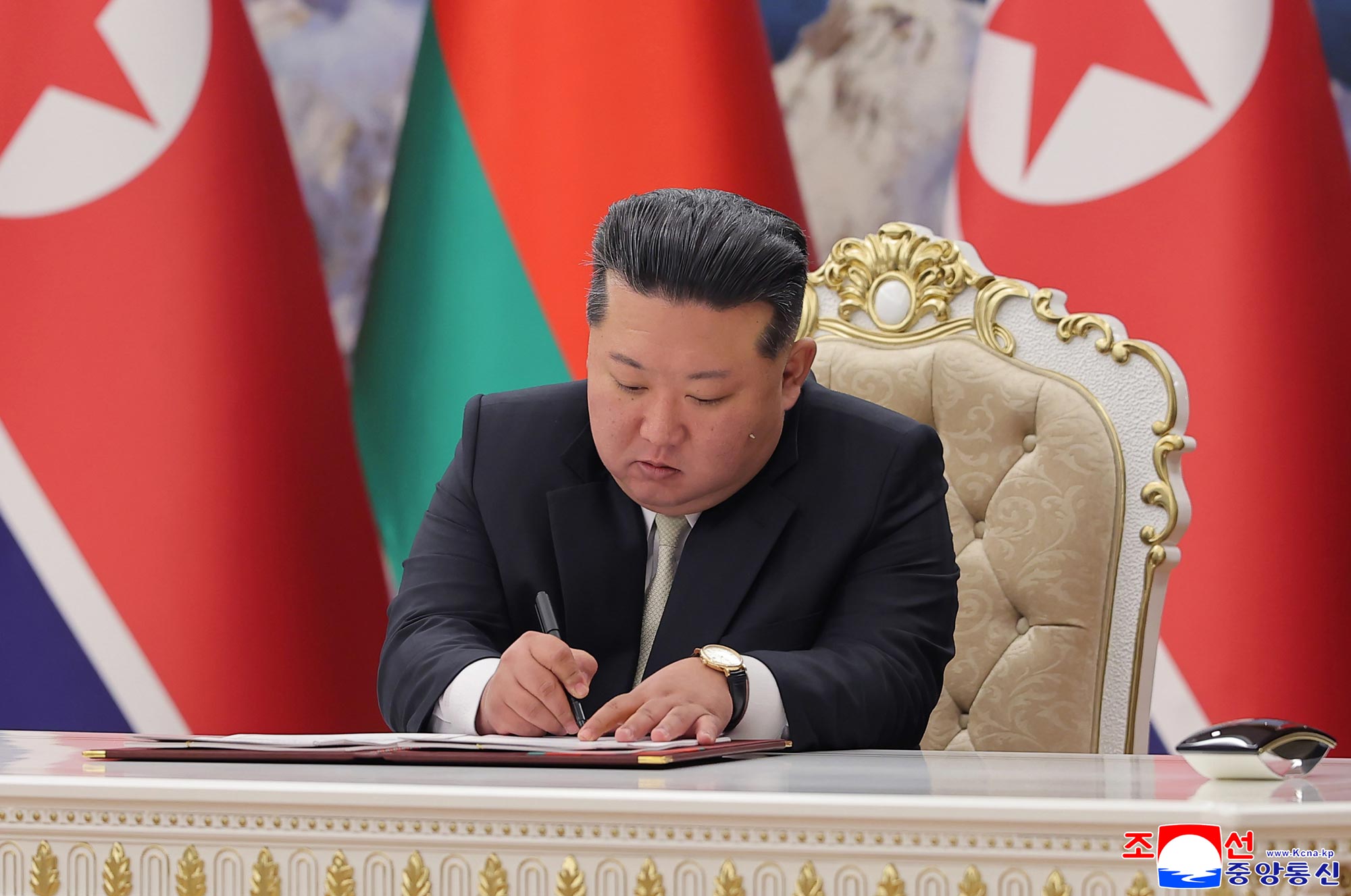 Pourparlers entre le camarade Kim Jong Un, Président des affaires d