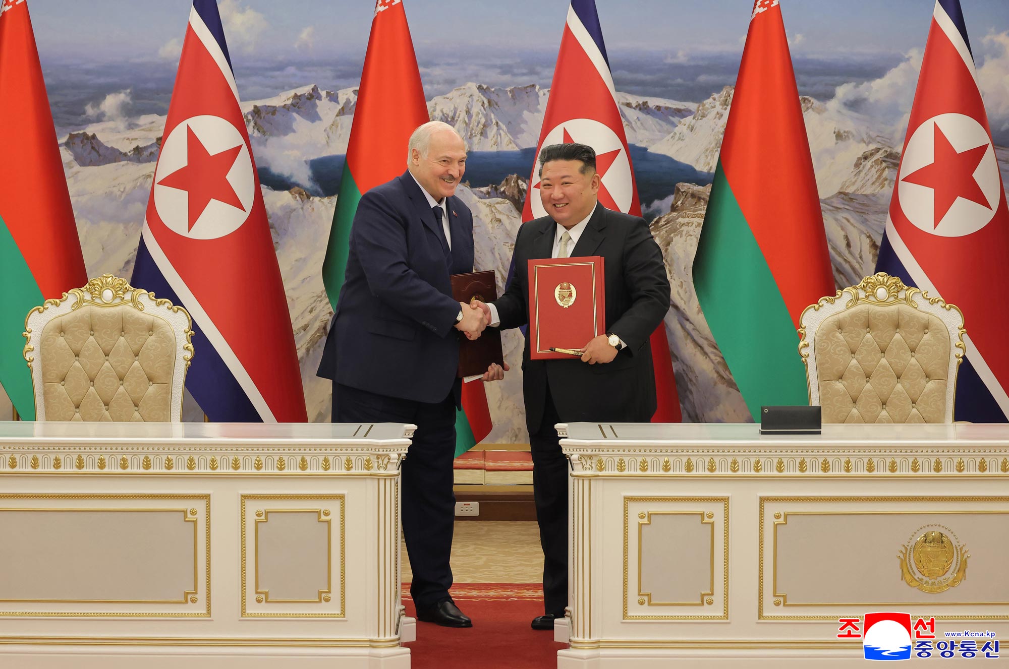 Pourparlers entre le camarade Kim Jong Un, Président des affaires d