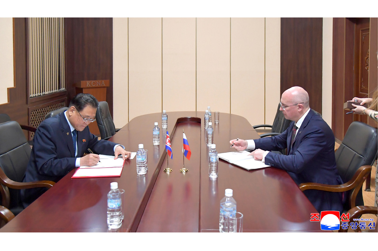 Agreement on cooperation between KCNA and Tass signed