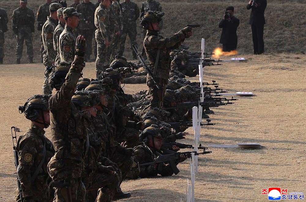 Уважаемый товарищ Ким Чен Ын ознакомился с тренировкой подразделений спецназа КНА всех ступеней