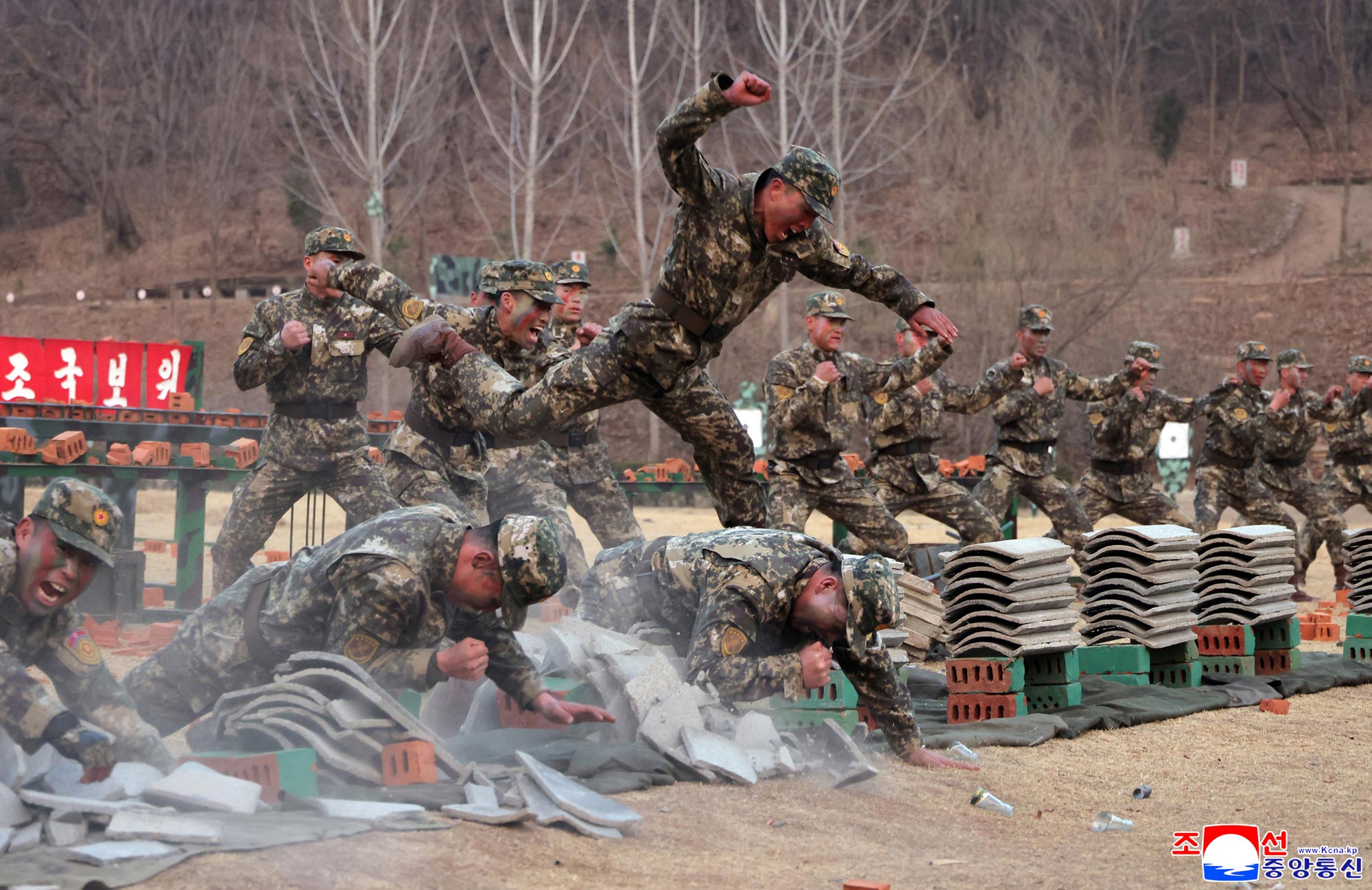 Уважаемый товарищ Ким Чен Ын ознакомился с тренировкой подразделений спецназа КНА всех ступеней