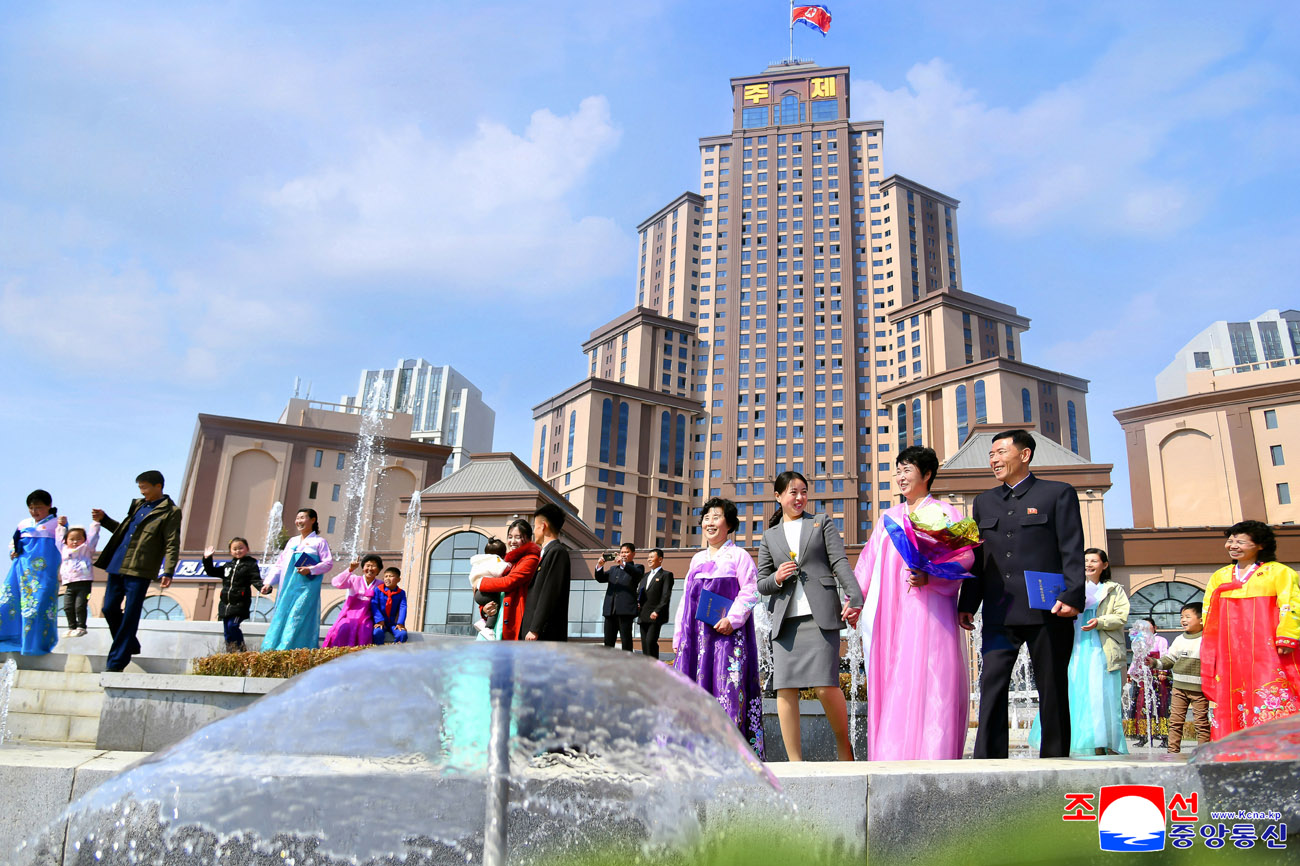 People move into new houses in Saeppyol Street