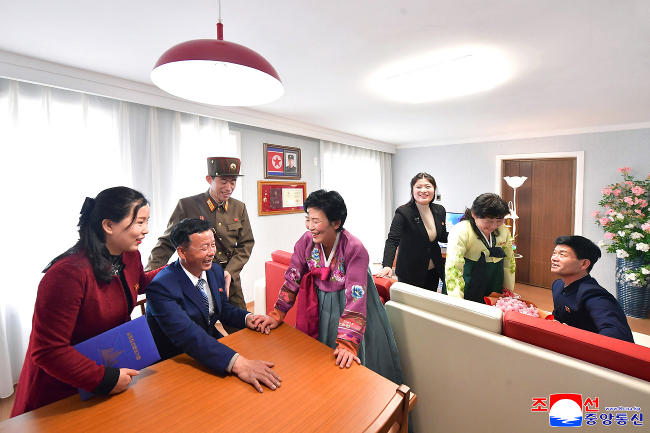 People move into new houses in Saeppyol Street