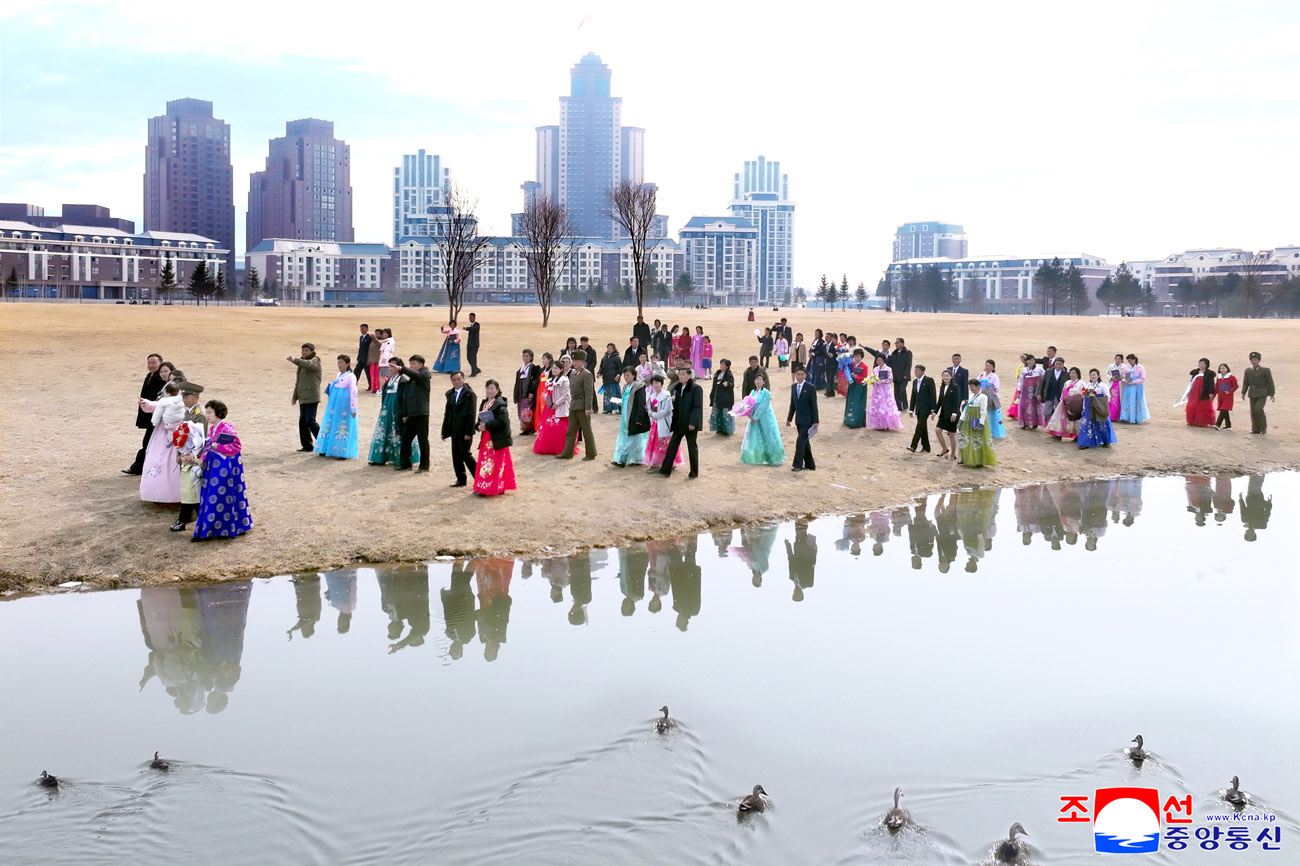 People move into new houses in Saeppyol Street