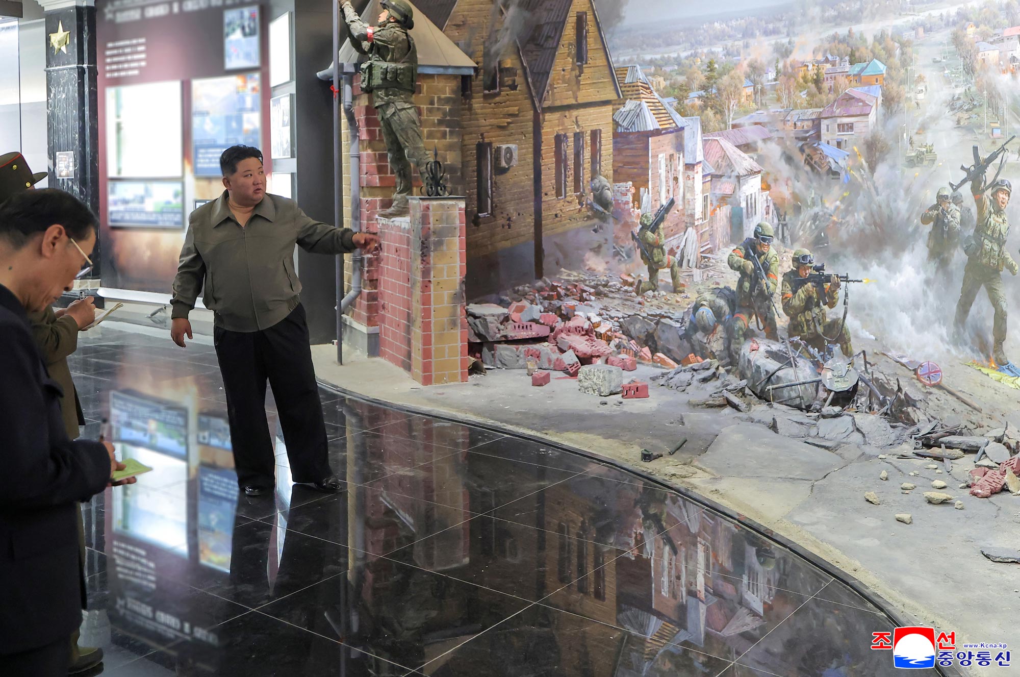 Уважаемый товарищ Ким Чен Ын руководил на месте строительством Мемориального музея боевых подвигов в зарубежной военной операции